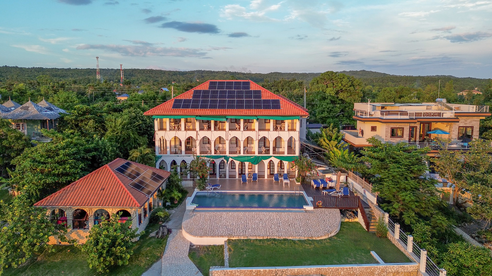 Le Mirage hotel on the cliffs in Negril